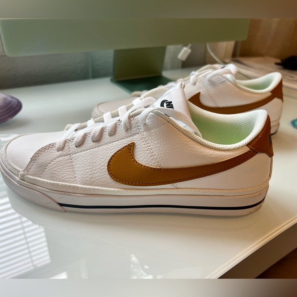 Nike Legacy Court Next Nature Gold